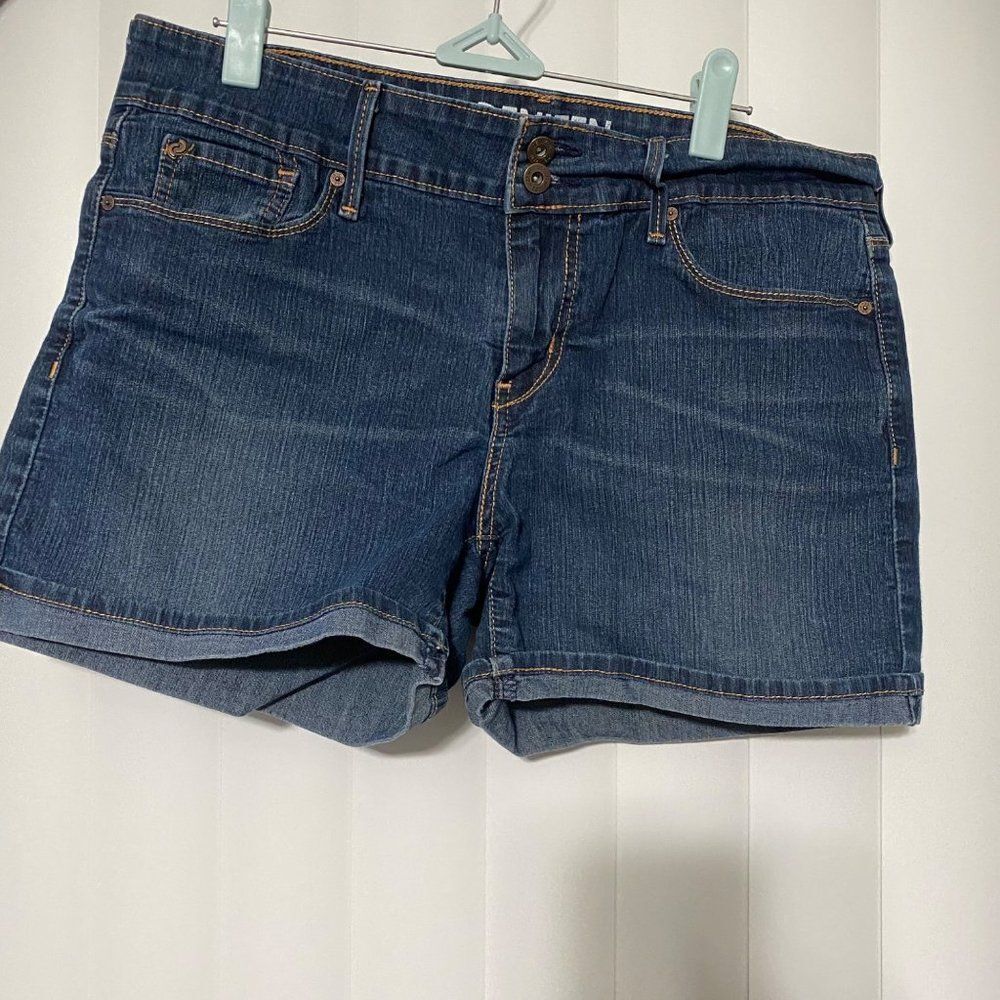 Denizen Levi’s denim blue shorts